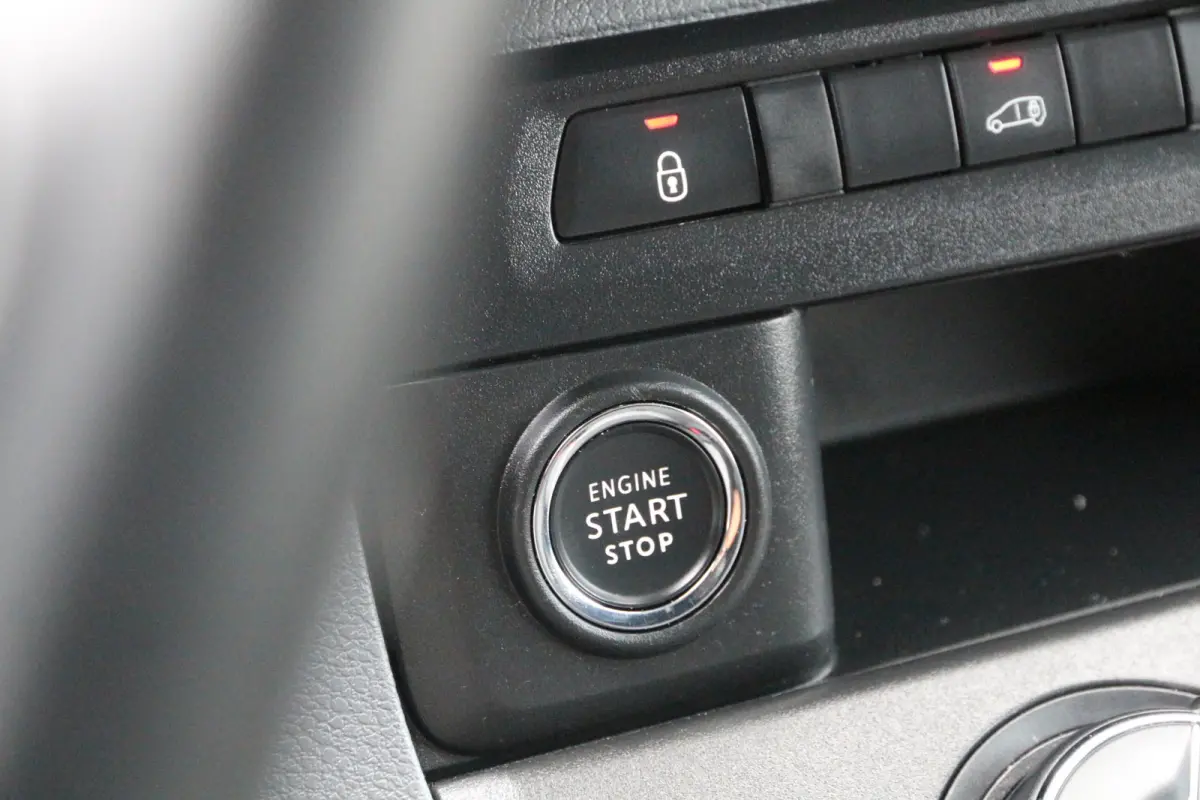 2.0 BlueHDI 180 | Aut. | L3 | Xenon | Keyless | Standkachel | Clima..