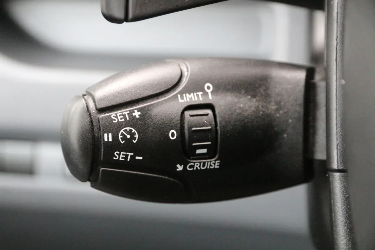 2.0 BlueHDI 180 | Aut. | L3 | Xenon | Keyless | Standkachel | Clima..