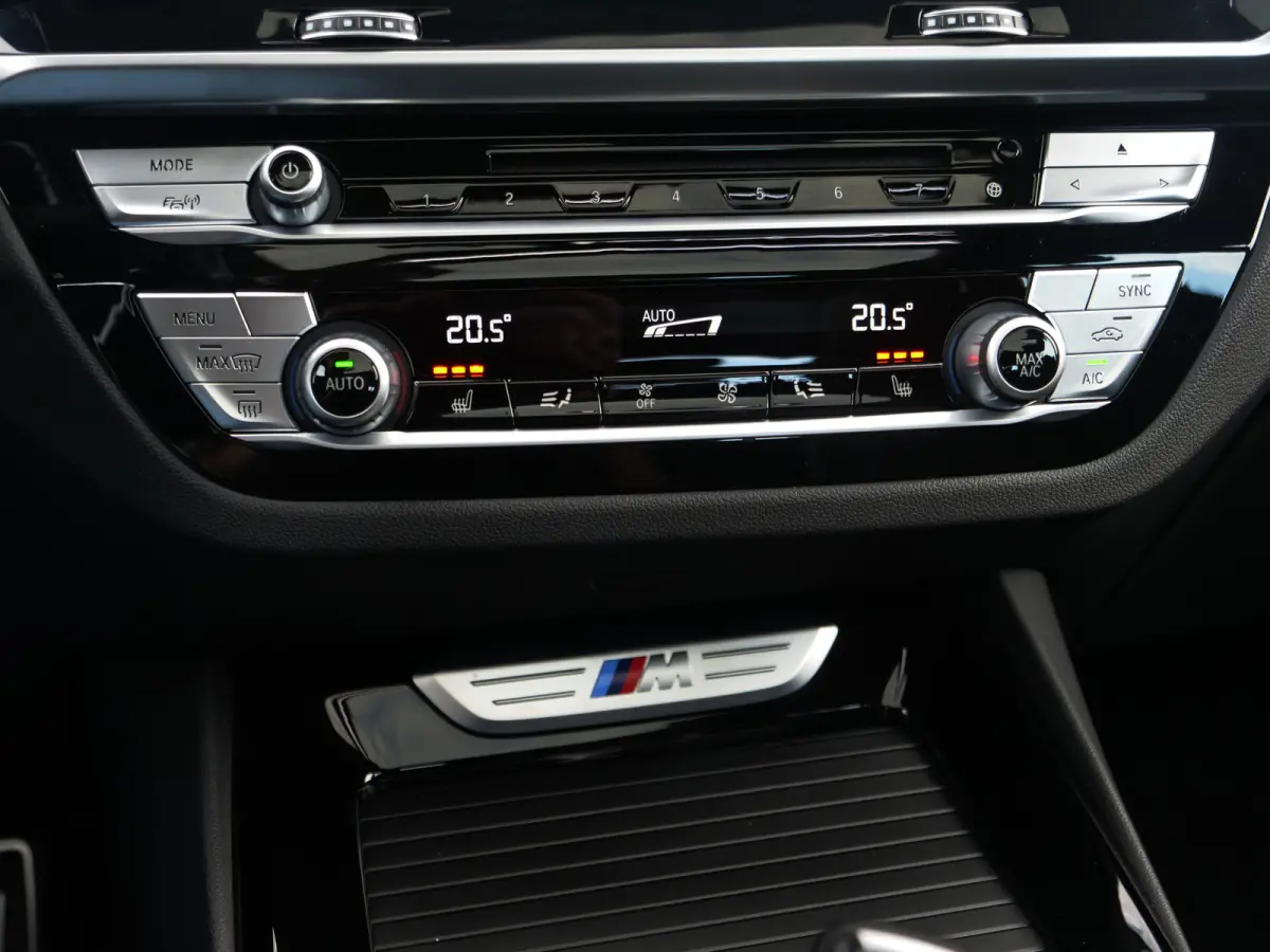 M40i xDrive High Executive | panorama | keyless go&entry | trekhaak | zeer nette staat.
