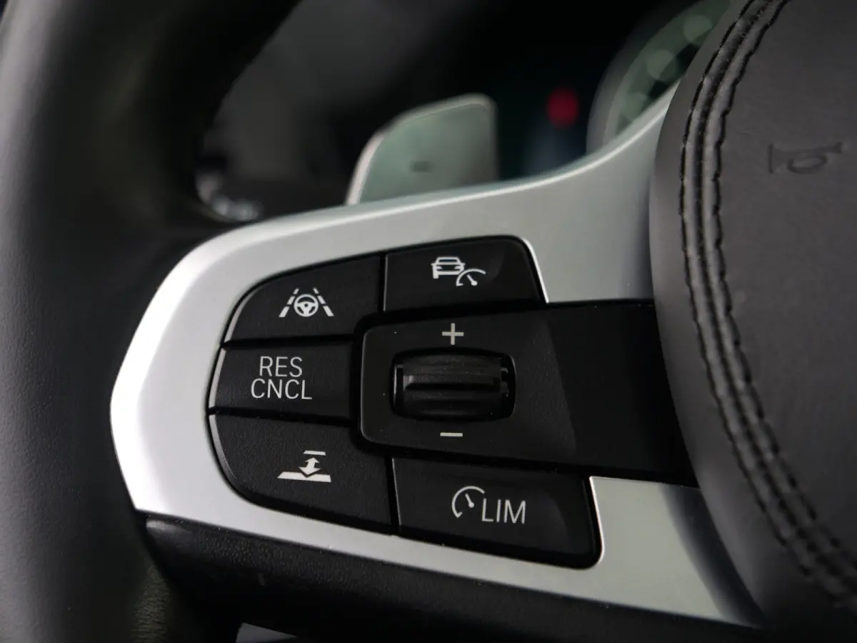 M40i xDrive High Executive | panorama | keyless go&entry | trekhaak | zeer nette staat.