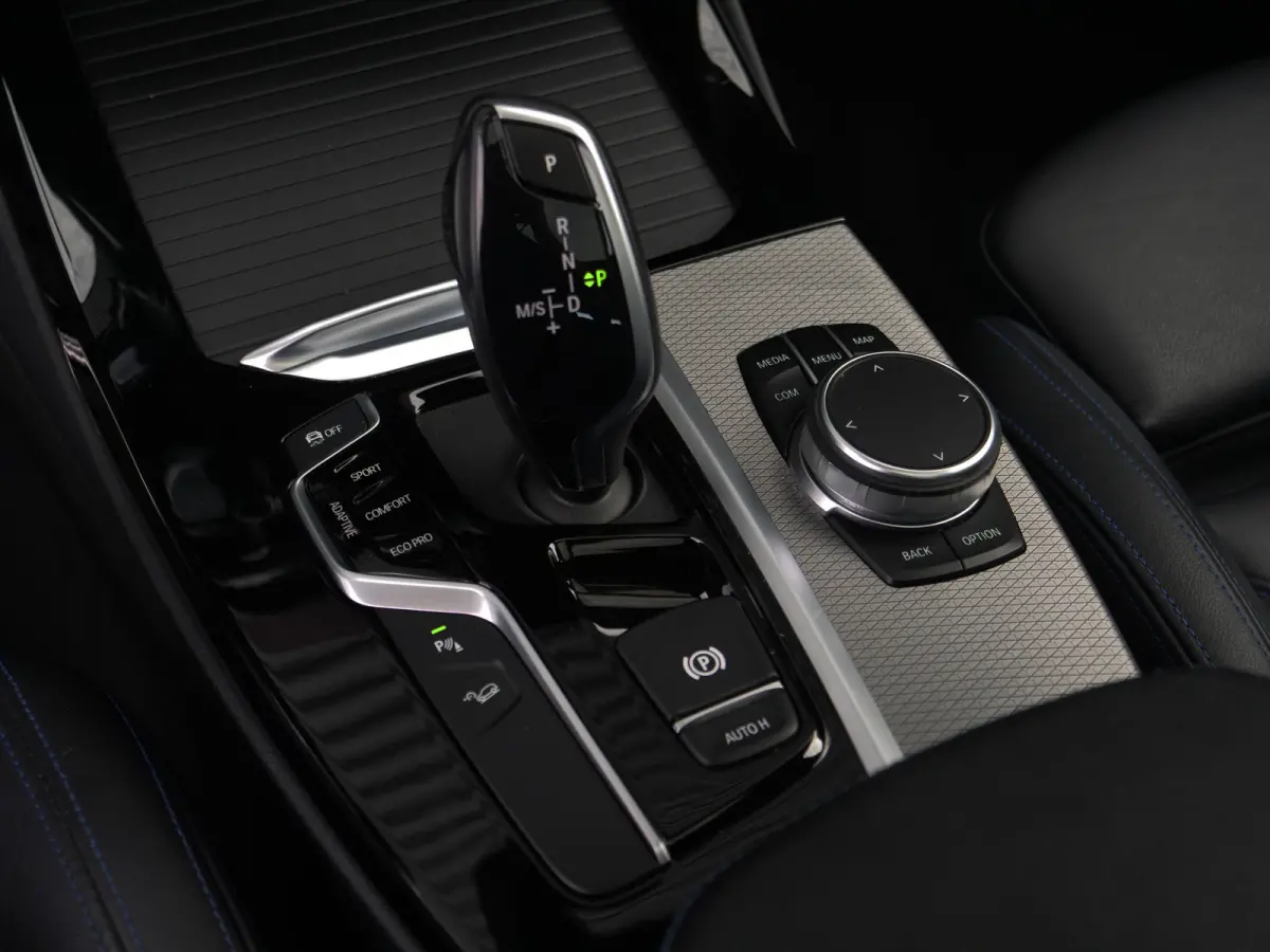 M40i xDrive High Executive | panorama | keyless go&entry | trekhaak | zeer nette staat.