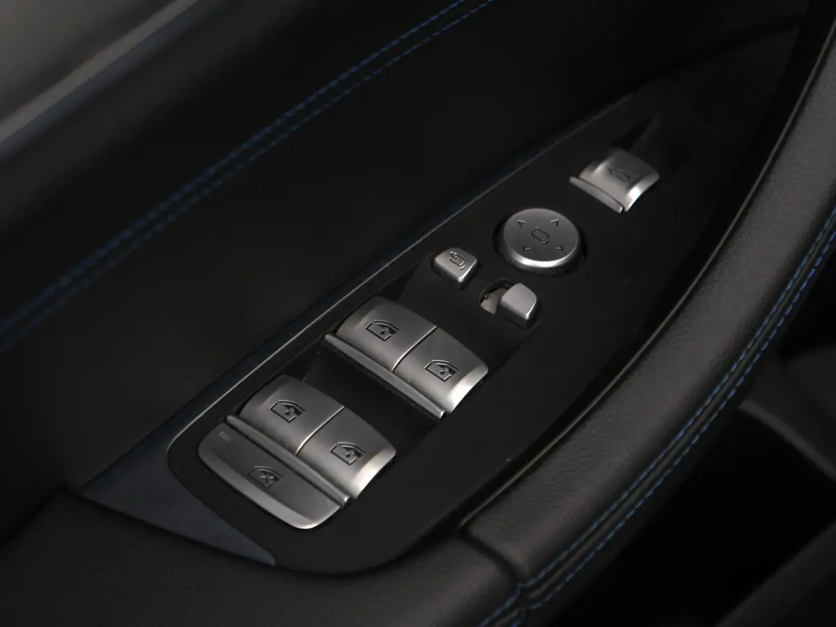 M40i xDrive High Executive | panorama | keyless go&entry | trekhaak | zeer nette staat.