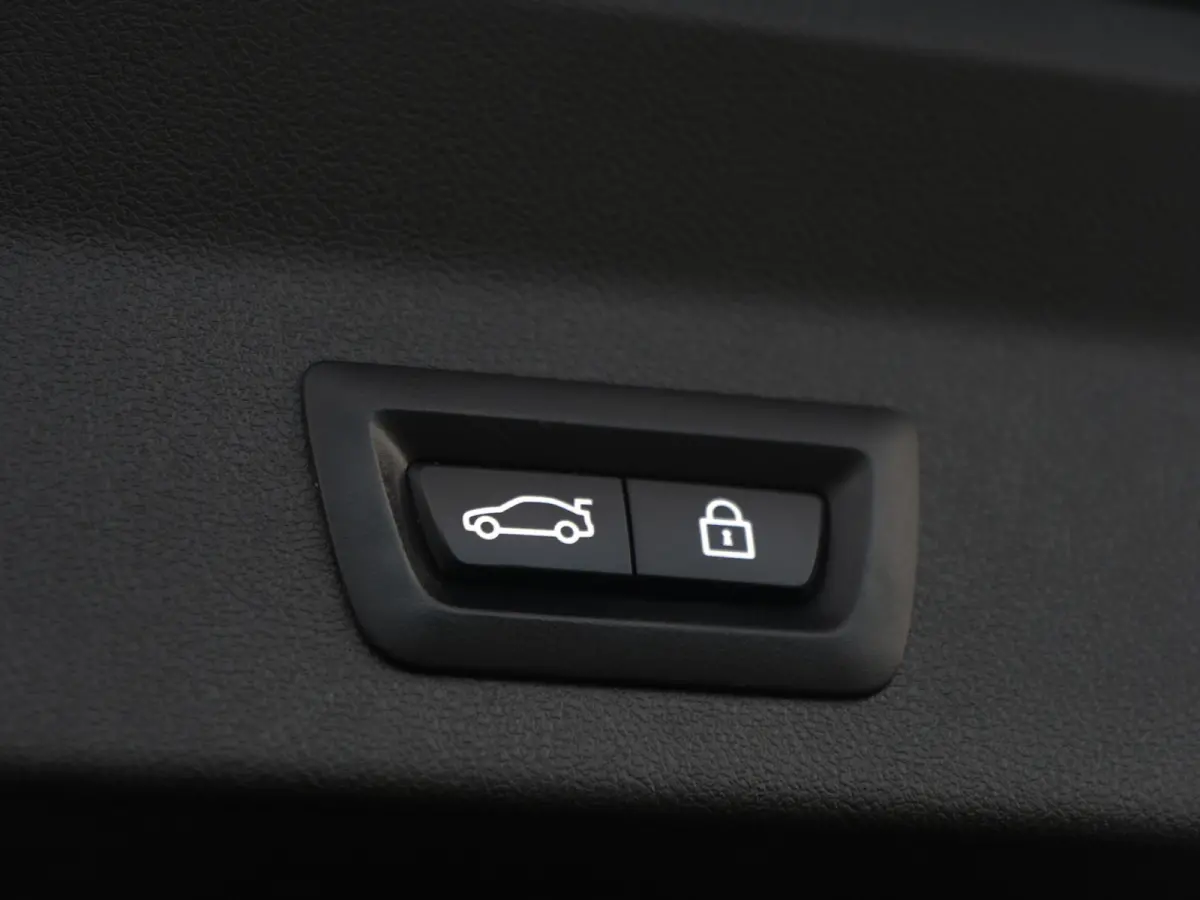 M40i xDrive High Executive | panorama | keyless go&entry | trekhaak | zeer nette staat.