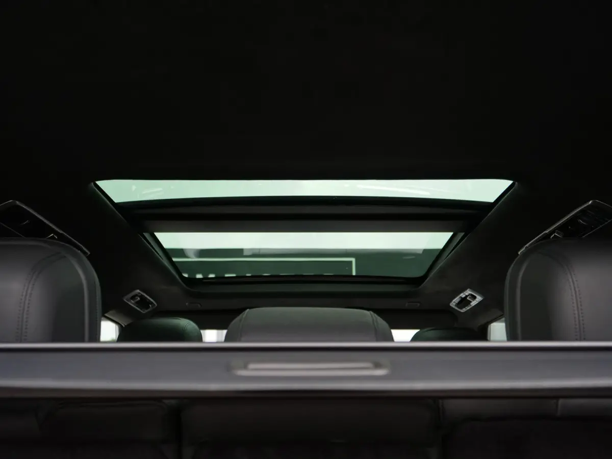 P550e Autobiography | 23inch | achteras besturing | panorama | massage.