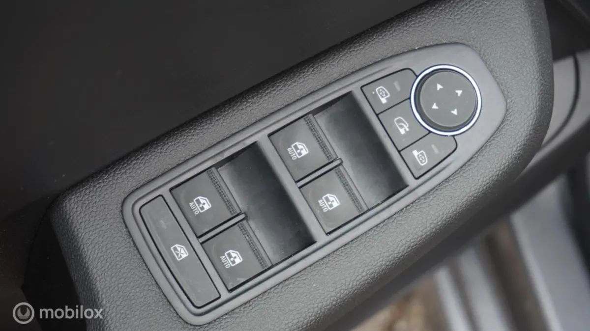 1.0T MT Intense Apple Carplay/Android Auto | Cruise Control | Climate Control