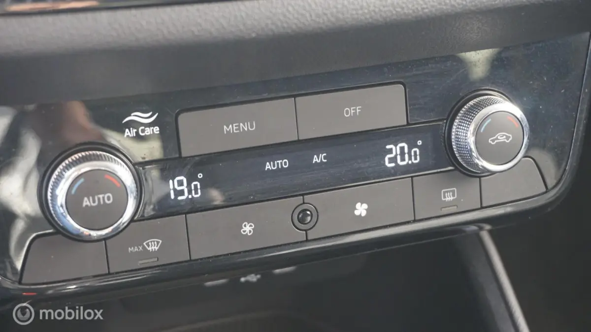 1.0 TSI 95PK Business edition Bi-Color/Carplay Control | Climate Control