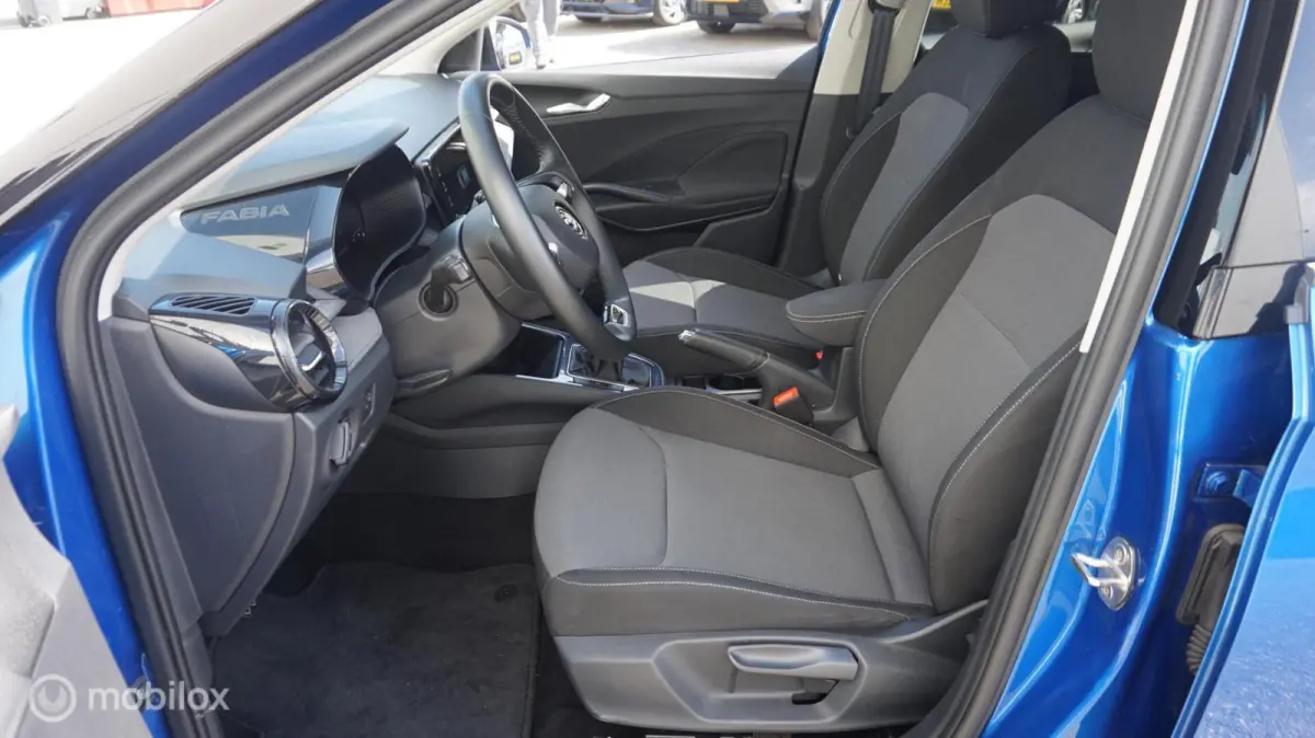 1.0 TSI 95PK Business edition Bi-Color/Carplay Control | Climate Control