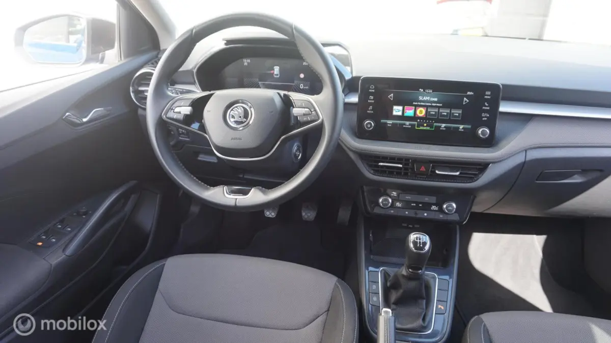 1.0 TSI 95PK Business edition Bi-Color/Carplay Control | Climate Control