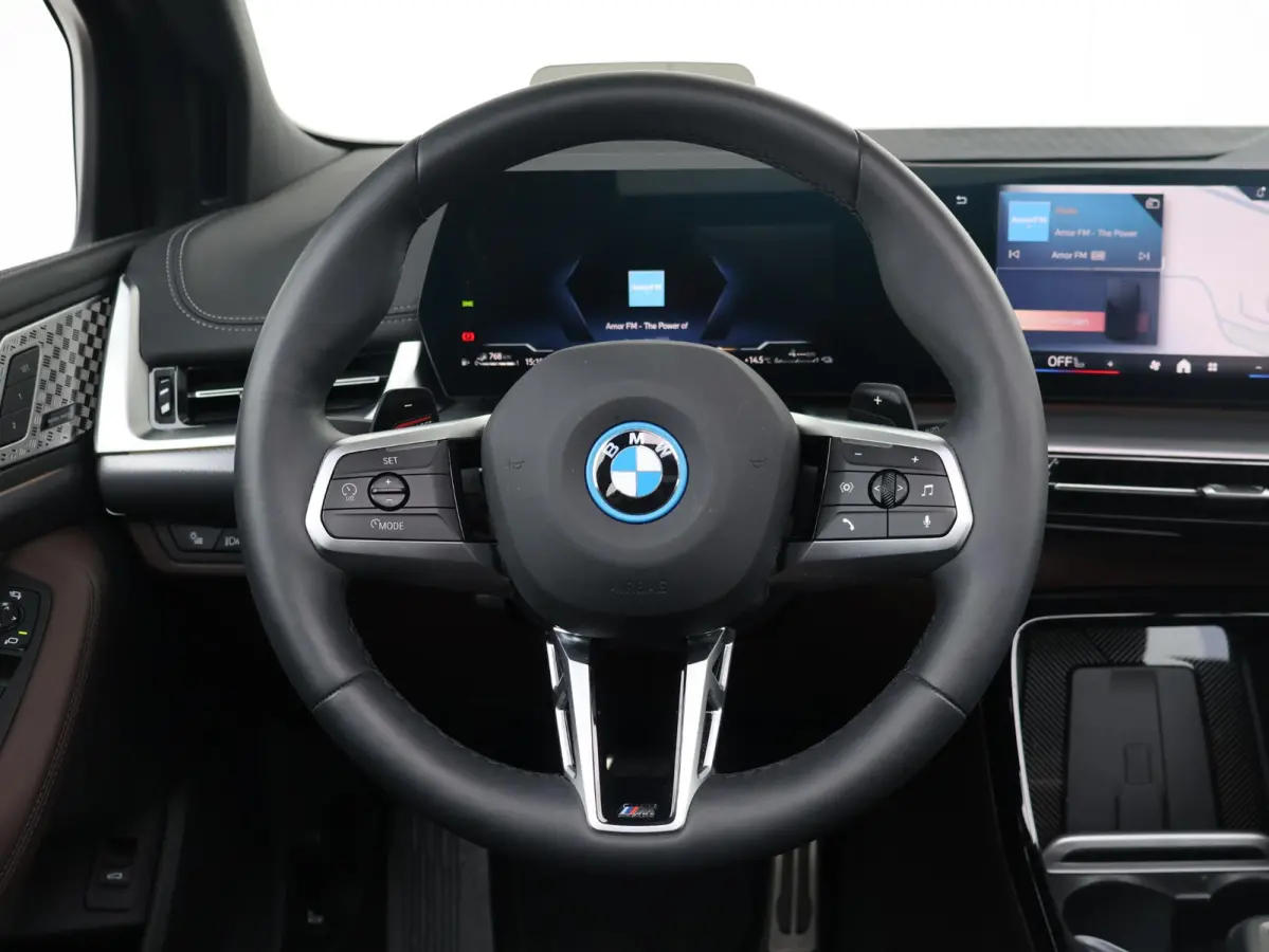 230e xDrive M Sport/ Glazen Panoramadak/ Elektrisch verstelbare en verwarmbare stoelen/ Head-Up/ Harman Kardon /