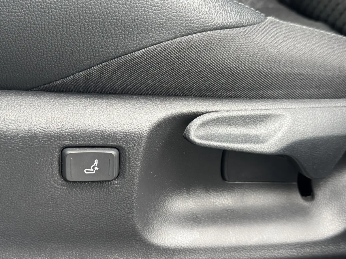 2.0 Hybrid Bi-Tone | Draadloos Apple Carplay/Android auto | PDC V+A | BSM | 10jr GARANTIE | Rijklaar!!!