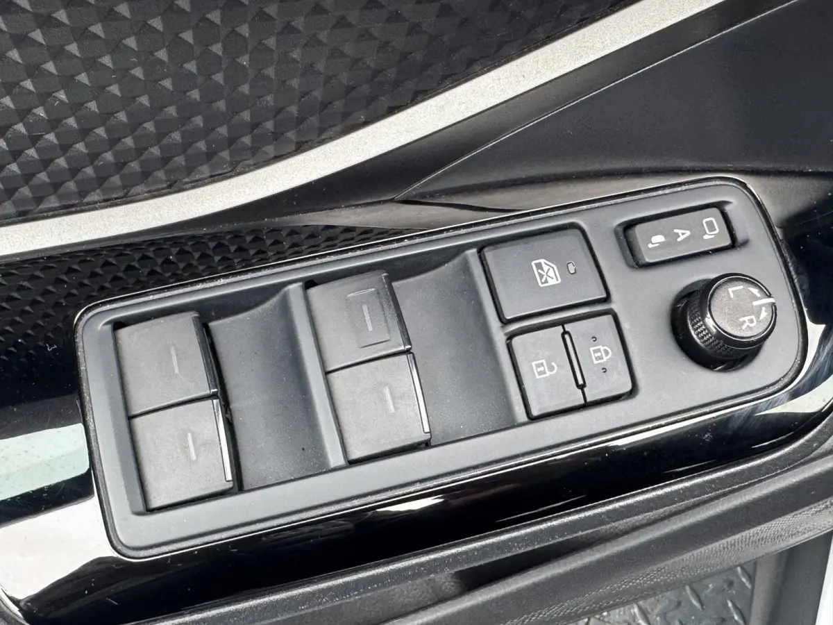 2.0 Hybrid Bi-Tone | Draadloos Apple Carplay/Android auto | PDC V+A | BSM | 10jr GARANTIE | Rijklaar!!!