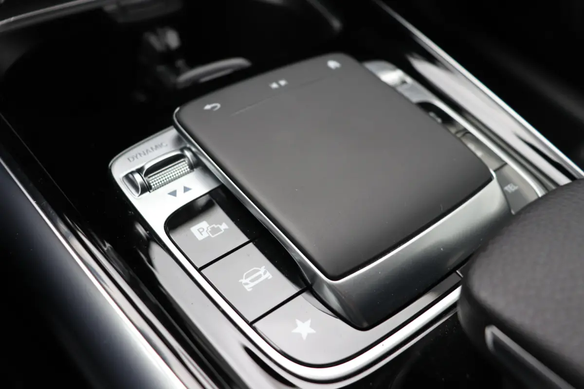 250 Premium Plus. Automaat, wegklapbare trekhaak, navigatie.