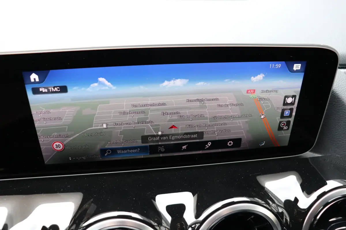 250 Premium Plus. Automaat, wegklapbare trekhaak, navigatie.