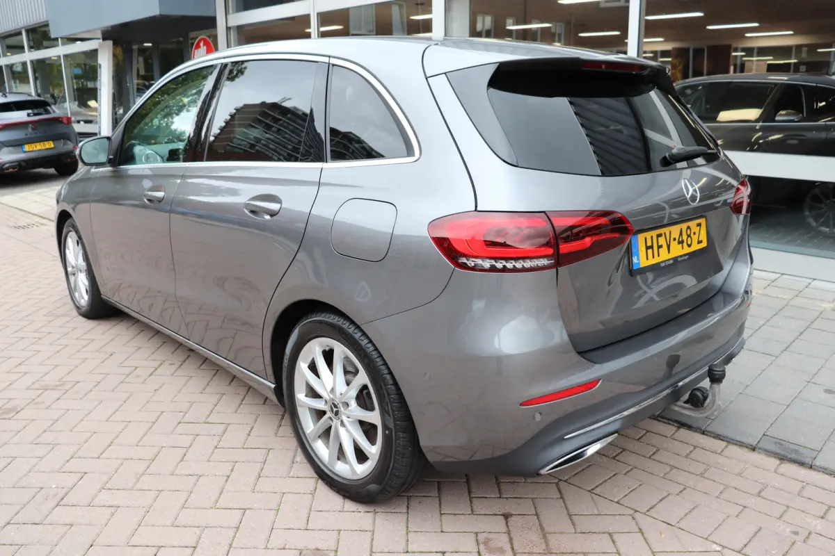 250 Premium Plus. Automaat, wegklapbare trekhaak, navigatie.