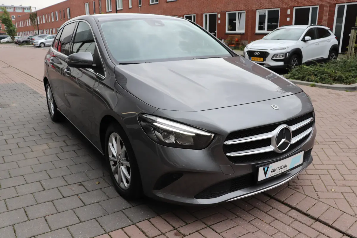 250 Premium Plus. Automaat, wegklapbare trekhaak, navigatie.