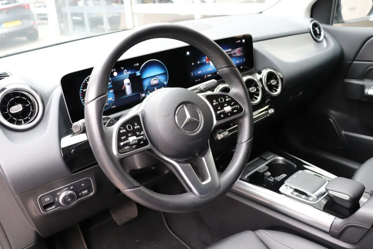 250 Premium Plus. Automaat, wegklapbare trekhaak, navigatie.