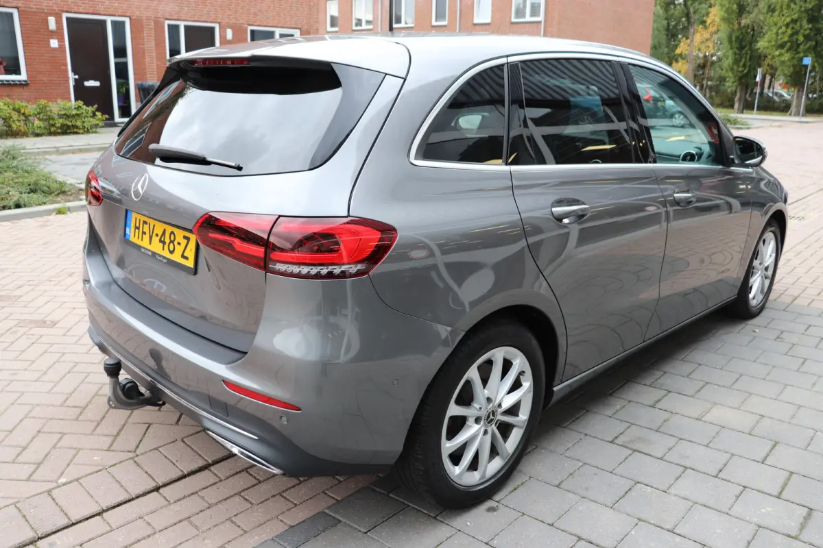 250 Premium Plus. Automaat, wegklapbare trekhaak, navigatie.
