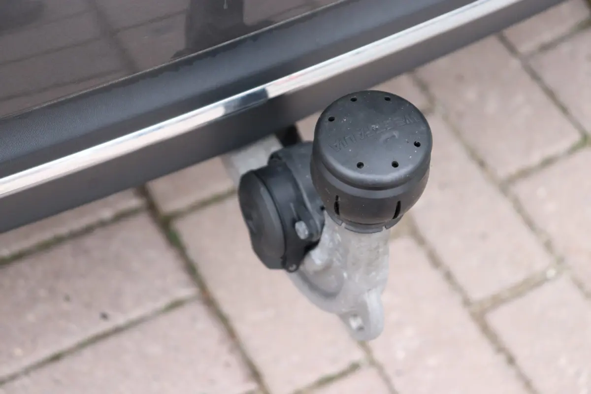 250 Premium Plus. Automaat, wegklapbare trekhaak, navigatie.