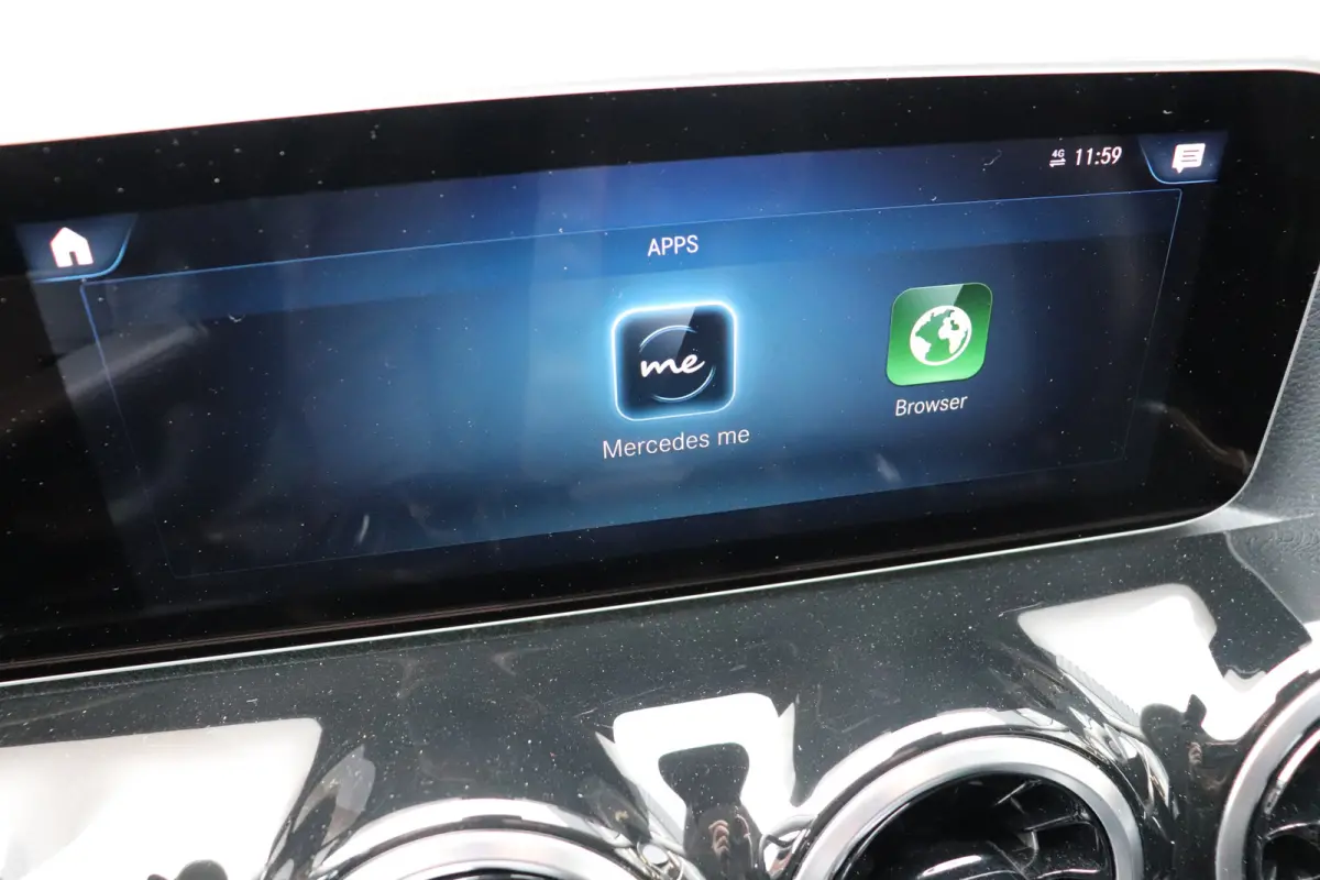 250 Premium Plus. Automaat, wegklapbare trekhaak, navigatie.