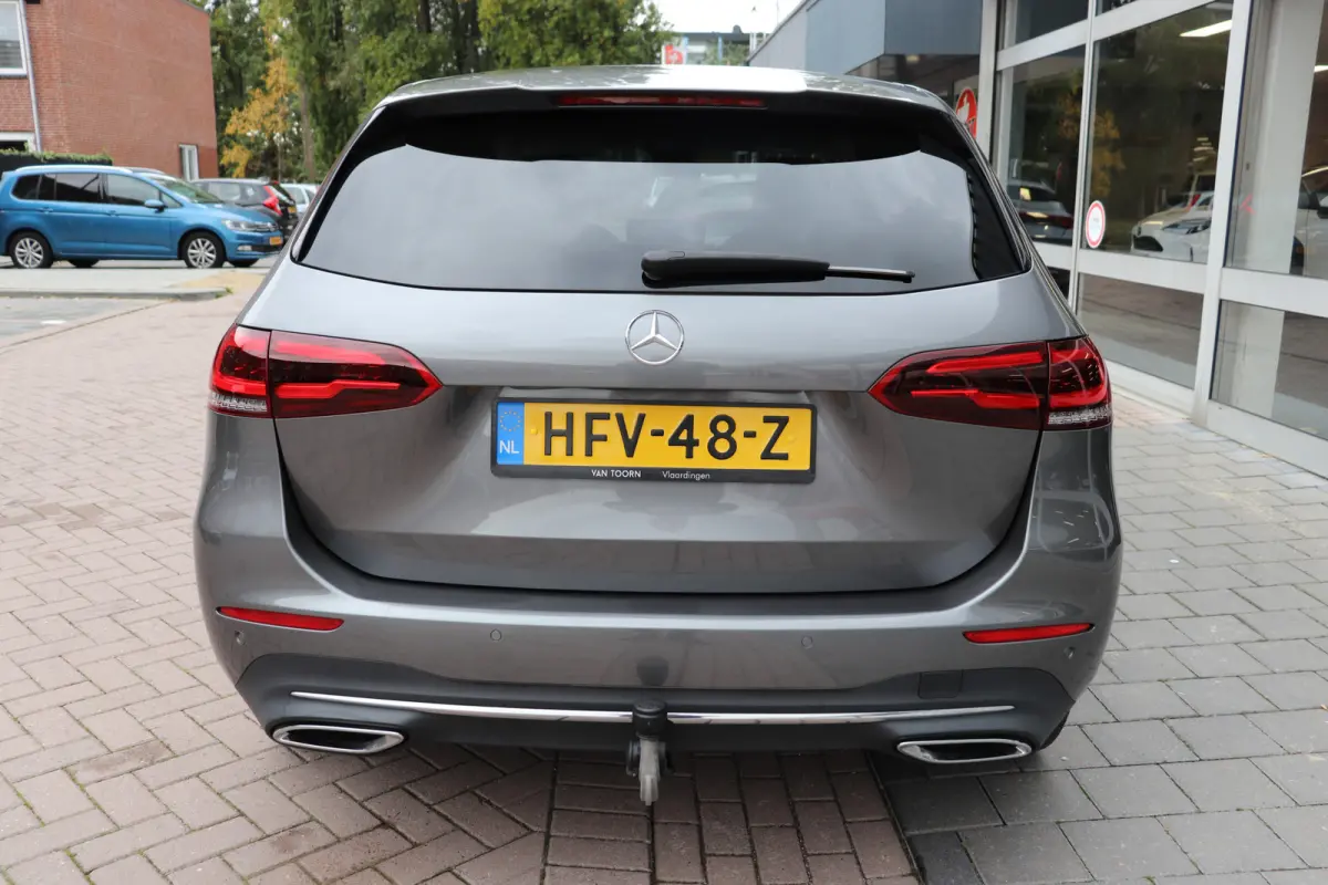 250 Premium Plus. Automaat, wegklapbare trekhaak, navigatie.