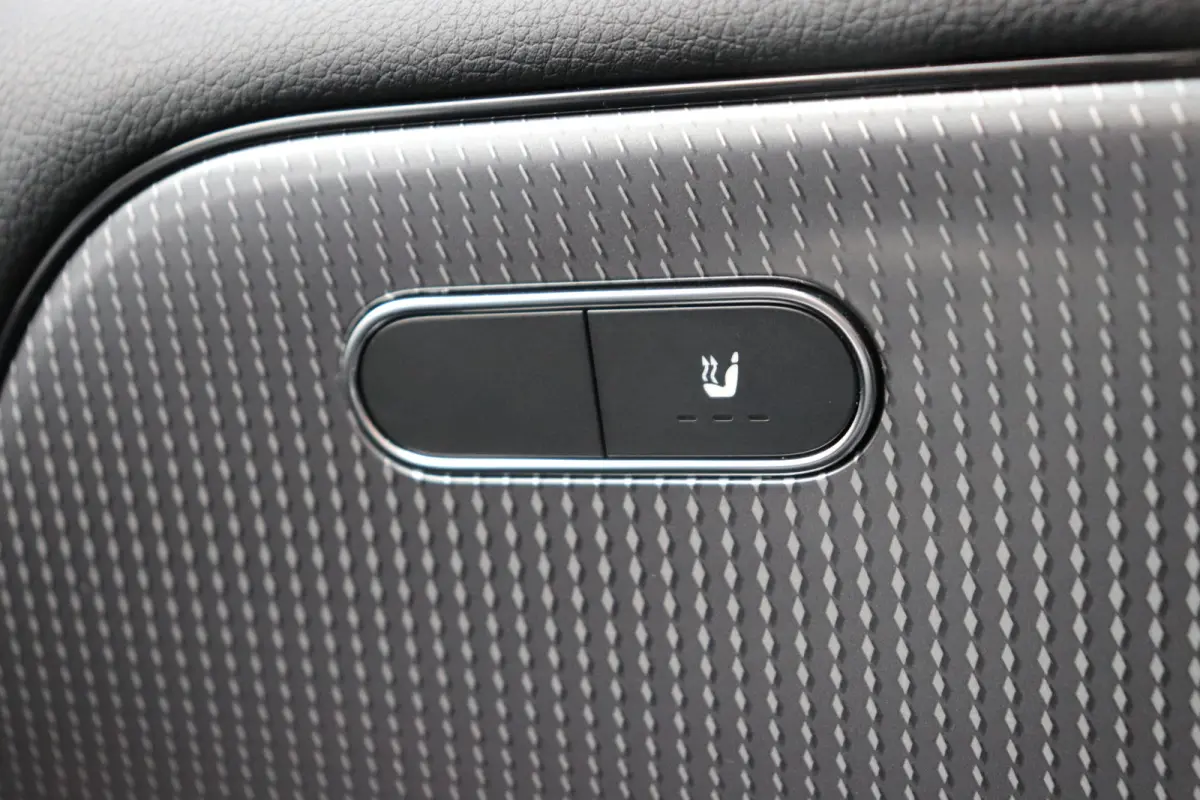 250 Premium Plus. Automaat, wegklapbare trekhaak, navigatie.