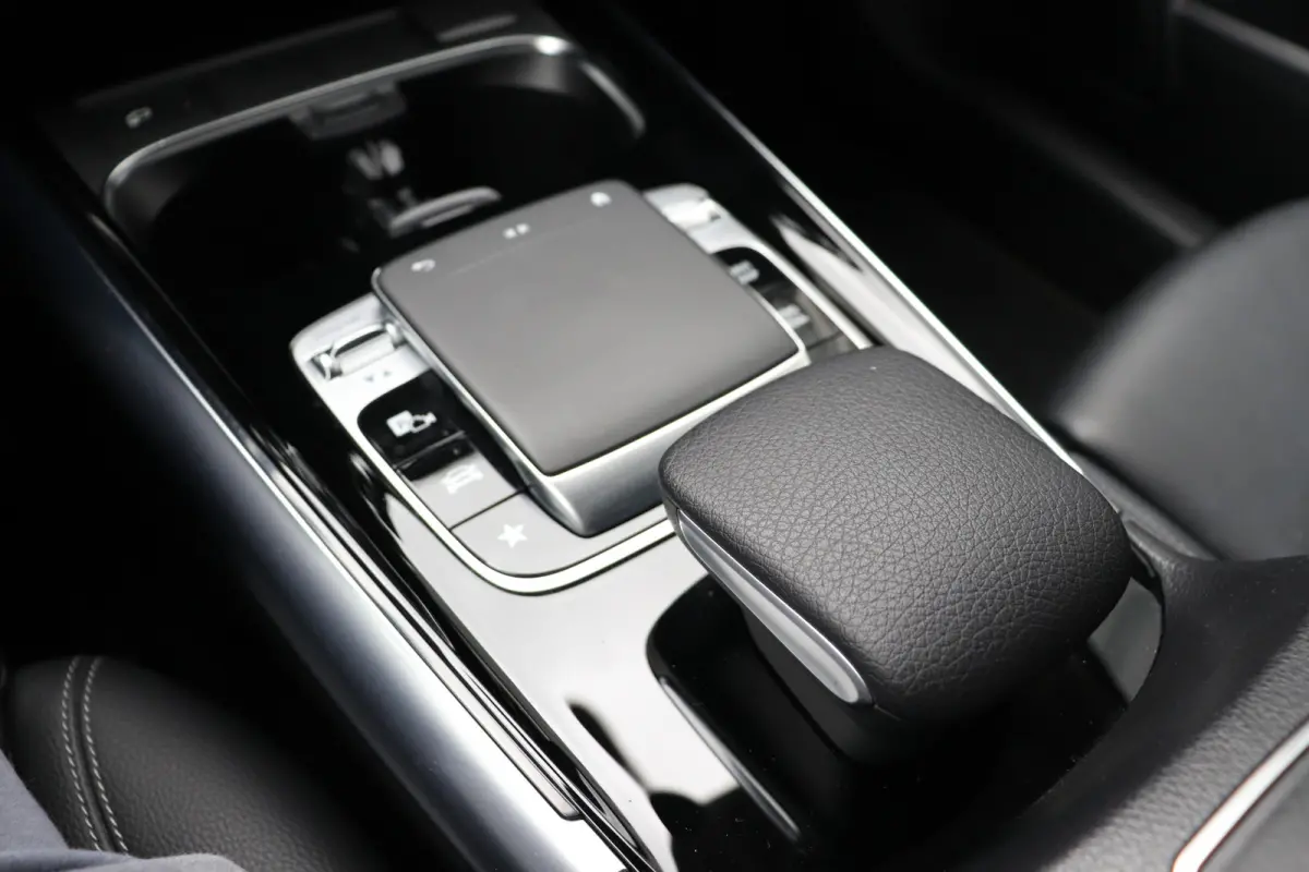 250 Premium Plus. Automaat, wegklapbare trekhaak, navigatie.
