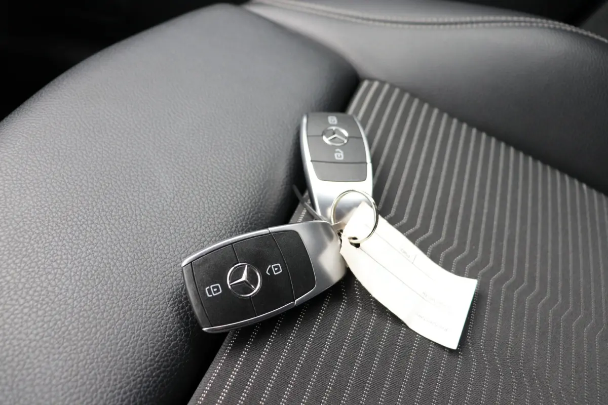250 Premium Plus. Automaat, wegklapbare trekhaak, navigatie.