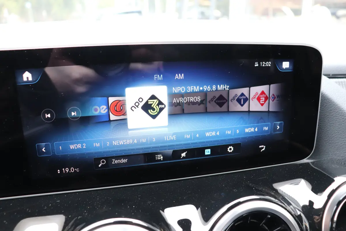 250 Premium Plus. Automaat, wegklapbare trekhaak, navigatie.