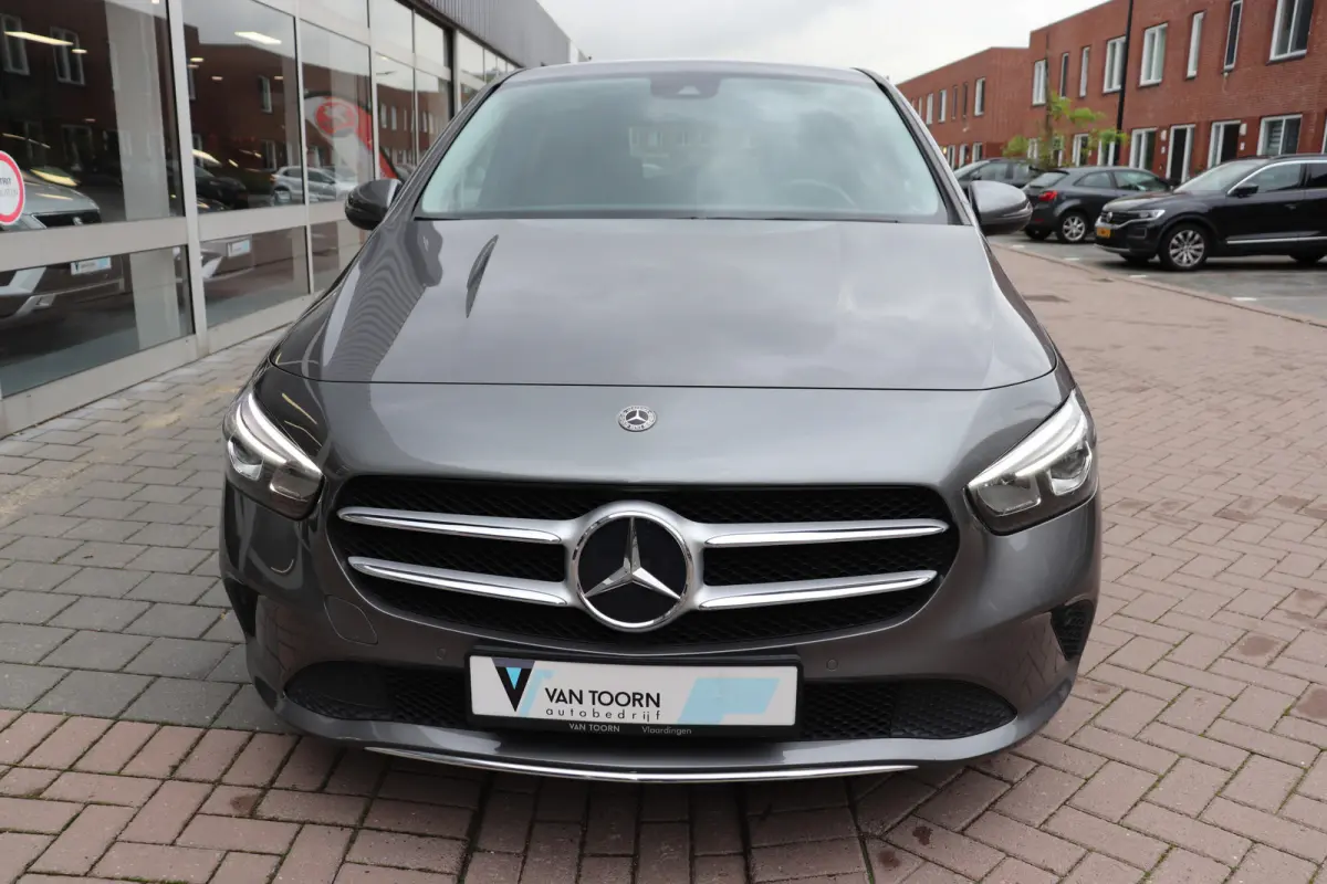 250 Premium Plus. Automaat, wegklapbare trekhaak, navigatie.