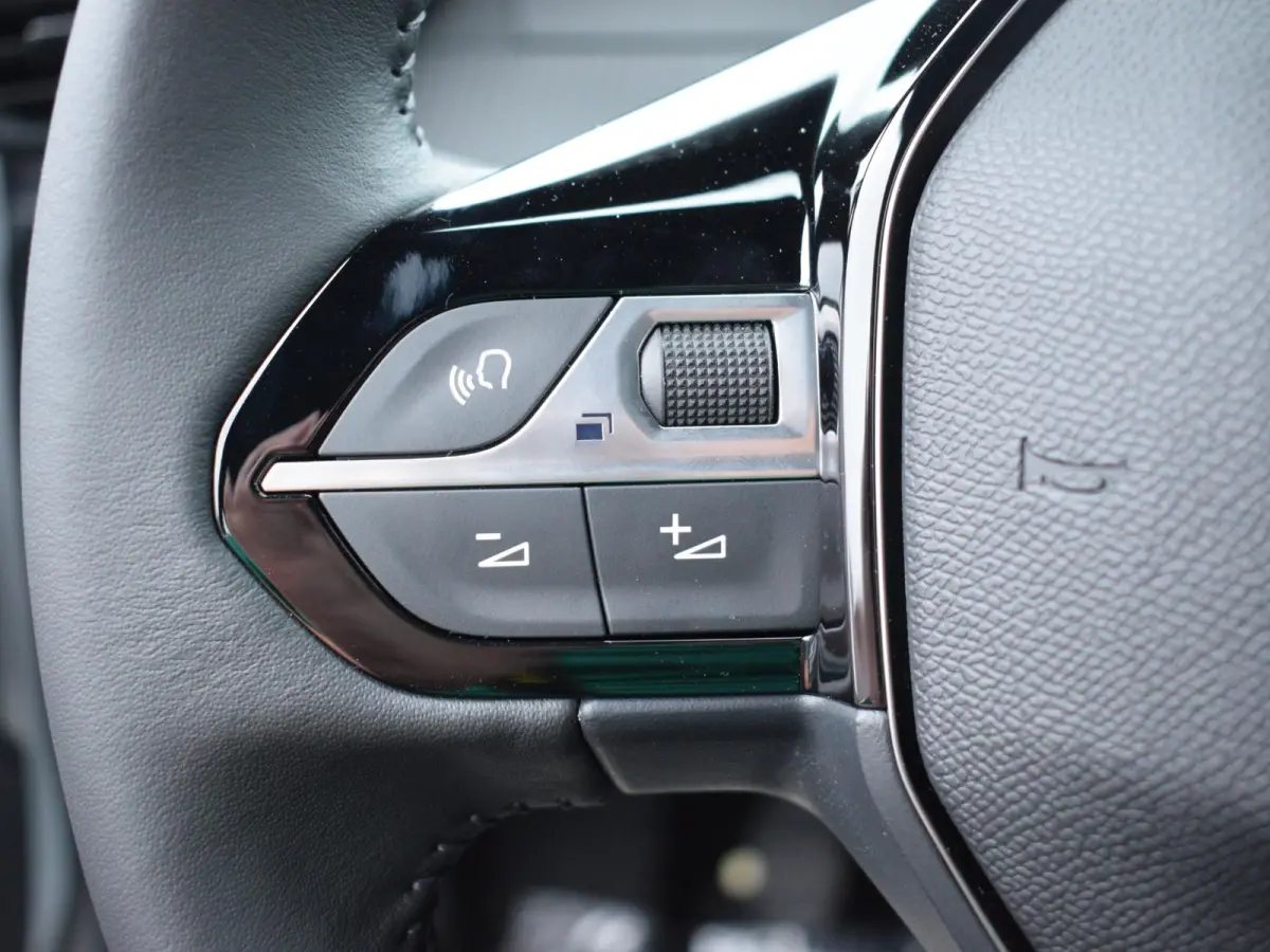 1.2 PureTech 100 Style ACHTERUITRIJCAMERA MET SENSOREN | NAVI & CARPLAY | AIRCO | UIT VOORRAAD LEVERBAAR