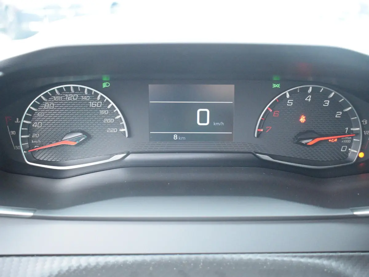 1.2 PureTech 100 Style ACHTERUITRIJCAMERA MET SENSOREN | NAVI & CARPLAY | AIRCO | UIT VOORRAAD LEVERBAAR