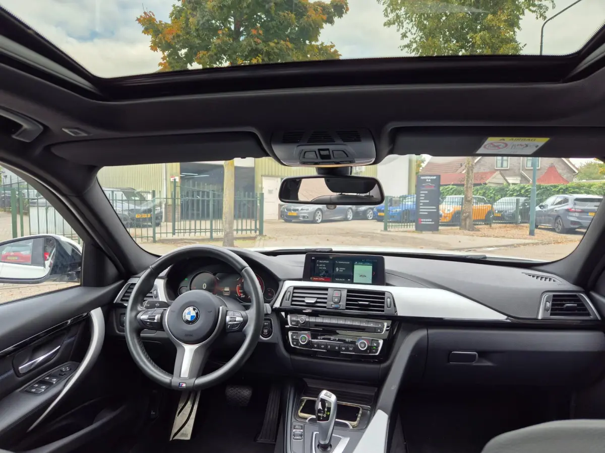 12mnd GARANTIE M Sport 11-2019 NAP Panorama CarPlay LED Breedset velgen RIJKLAAR APK 4-2027
