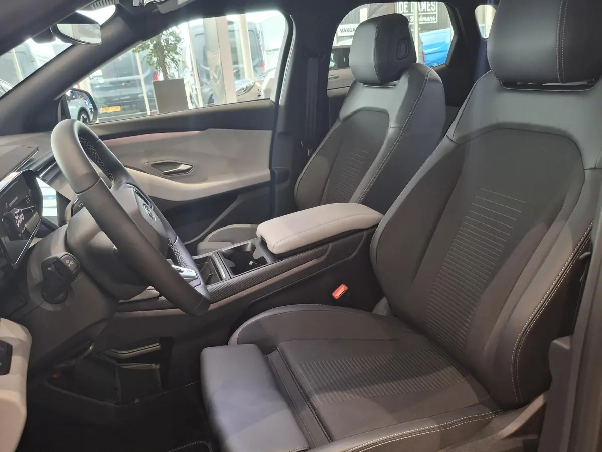 Premium Extended Range RWD 79 kWh | NIEUW TE BESTELLEN | PANORAMADAK | 360 GRADEN CAMERA | HEAD-UP DISPLAY | 18-WEG VERSTELBARE AGR-STOELEN | VERWARMBARE STOELEN EN STUUR | 20 INCH VELGEN |