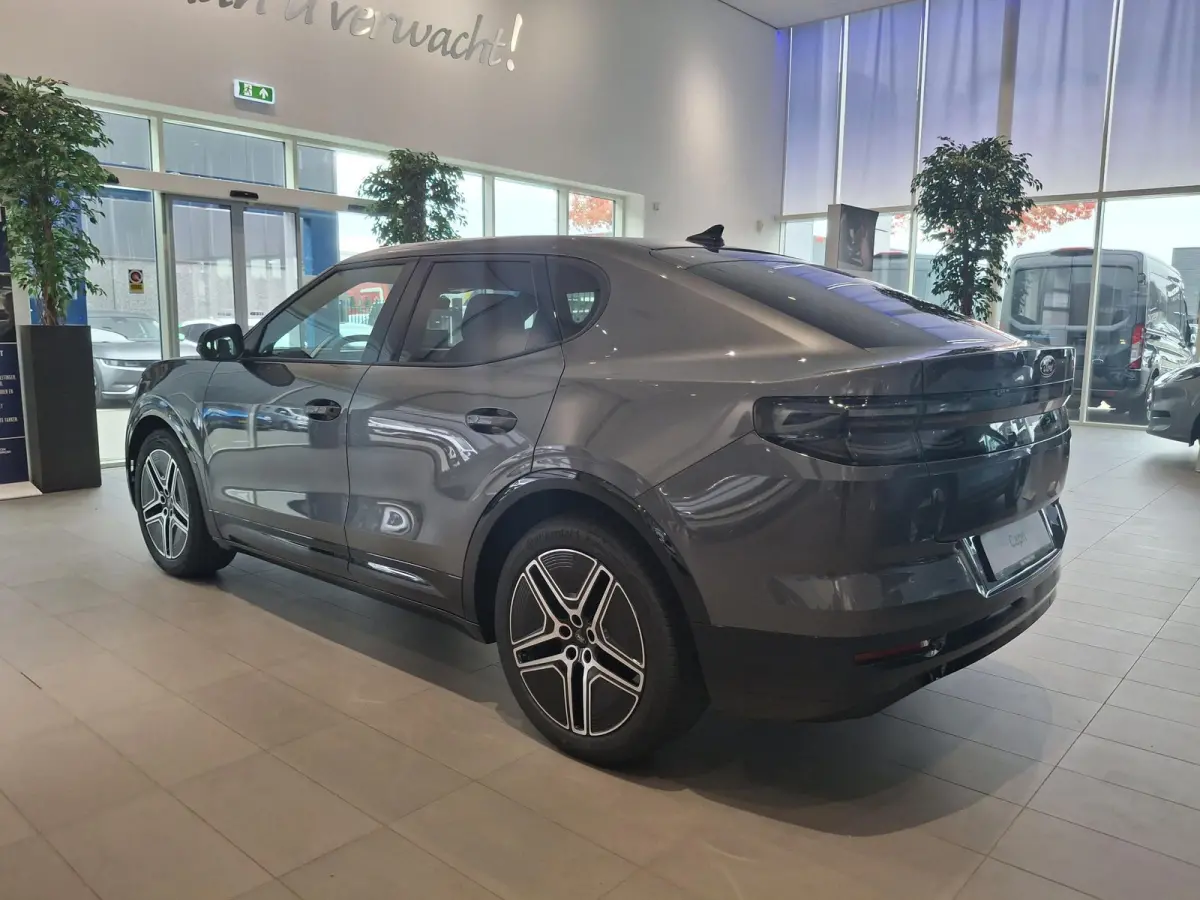 Premium Extended Range RWD 79 kWh | NIEUW TE BESTELLEN | PANORAMADAK | 360 GRADEN CAMERA | HEAD-UP DISPLAY | 18-WEG VERSTELBARE AGR-STOELEN | VERWARMBARE STOELEN EN STUUR | 20 INCH VELGEN |