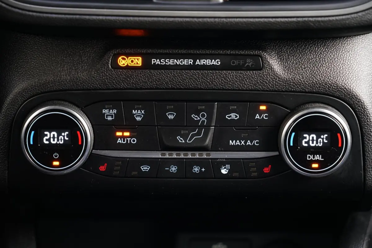 1.0 EcoBoost Hybrid Titanium Style, stoelverw.