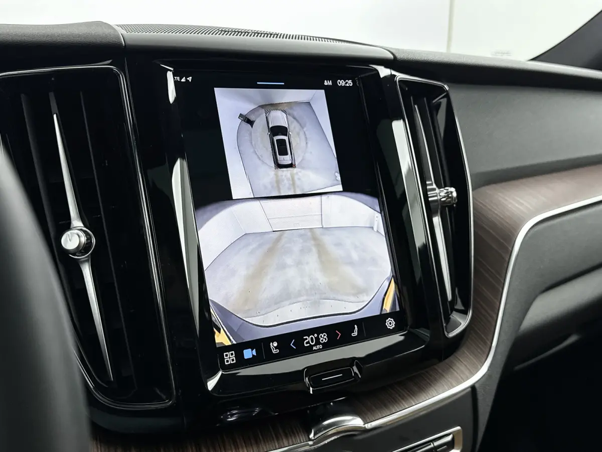 2.0 T6 Plug-in hybrid AWD Plus Dark | 21" | Geventileerd Nappa Leder | 360 Camera | Harman Kardon | Getint glas | Elektr. verst. stoelen | Stoel/stuur/achterbankverwarming | Adaptieve Cruise