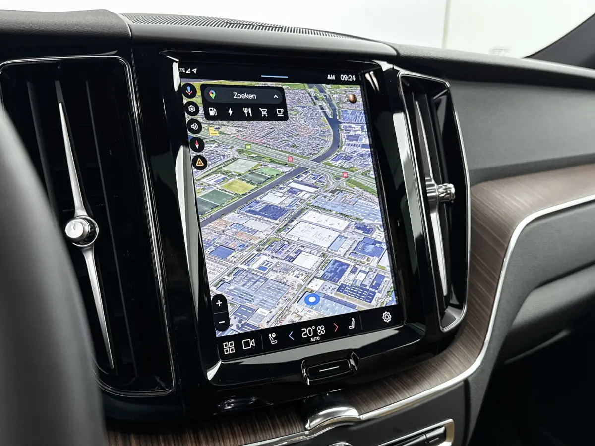 2.0 T6 Plug-in hybrid AWD Plus Dark | 21" | Geventileerd Nappa Leder | 360 Camera | Harman Kardon | Getint glas | Elektr. verst. stoelen | Stoel/stuur/achterbankverwarming | Adaptieve Cruise
