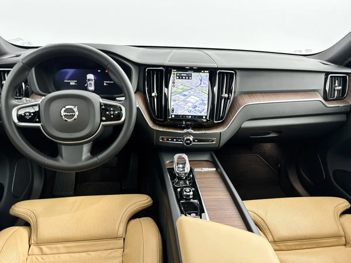 2.0 T6 Plug-in hybrid AWD Plus Dark | 21" | Geventileerd Nappa Leder | 360 Camera | Harman Kardon | Getint glas | Elektr. verst. stoelen | Stoel/stuur/achterbankverwarming | Adaptieve Cruise