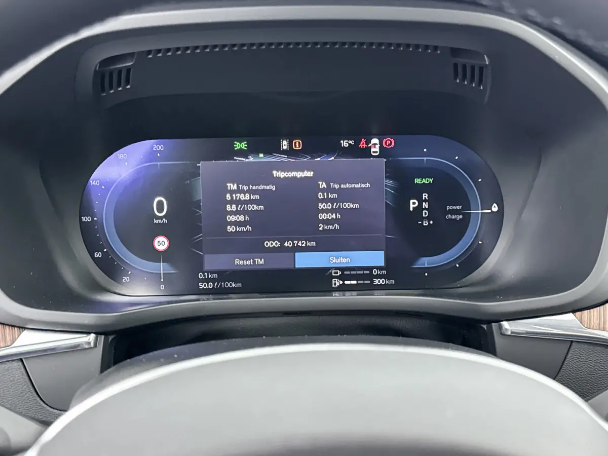 2.0 T6 Plug-in hybrid AWD Plus Dark | 21" | Geventileerd Nappa Leder | 360 Camera | Harman Kardon | Getint glas | Elektr. verst. stoelen | Stoel/stuur/achterbankverwarming | Adaptieve Cruise