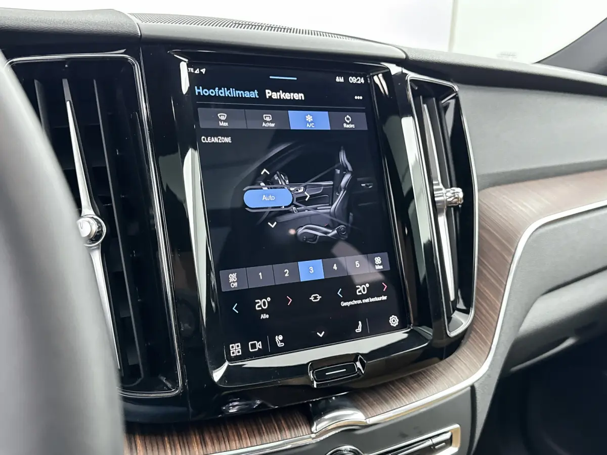 2.0 T6 Plug-in hybrid AWD Plus Dark | 21" | Geventileerd Nappa Leder | 360 Camera | Harman Kardon | Getint glas | Elektr. verst. stoelen | Stoel/stuur/achterbankverwarming | Adaptieve Cruise