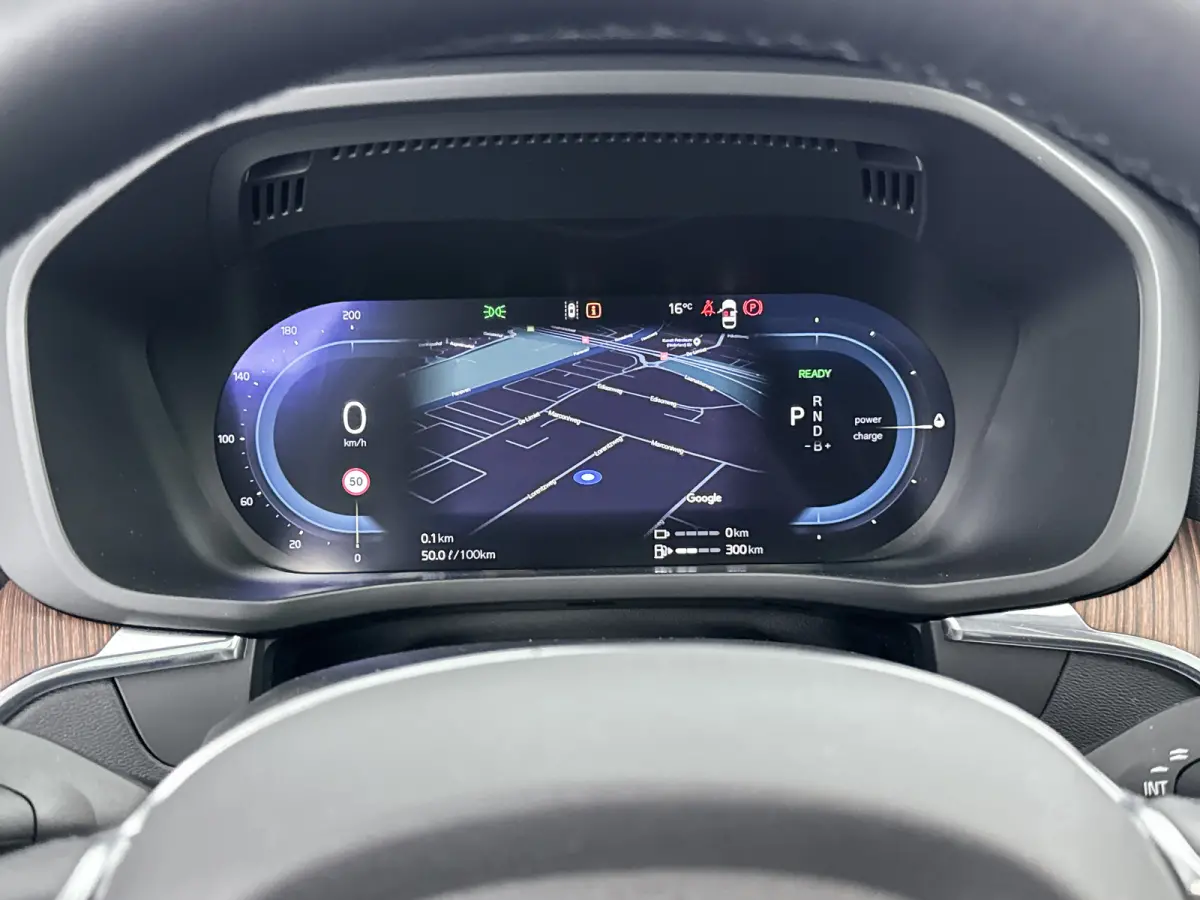 2.0 T6 Plug-in hybrid AWD Plus Dark | 21" | Geventileerd Nappa Leder | 360 Camera | Harman Kardon | Getint glas | Elektr. verst. stoelen | Stoel/stuur/achterbankverwarming | Adaptieve Cruise