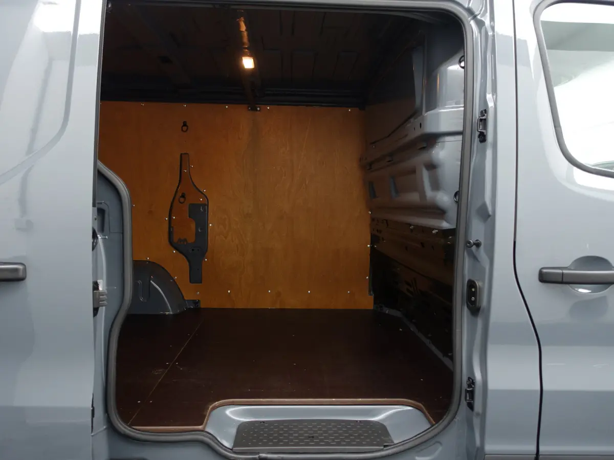 1.6 dCi Euro 6 L1 phase 2 Comfort- 3 Pers, Park Assist, Xenon Led, Cruise, Clima, Grijs Kenteken