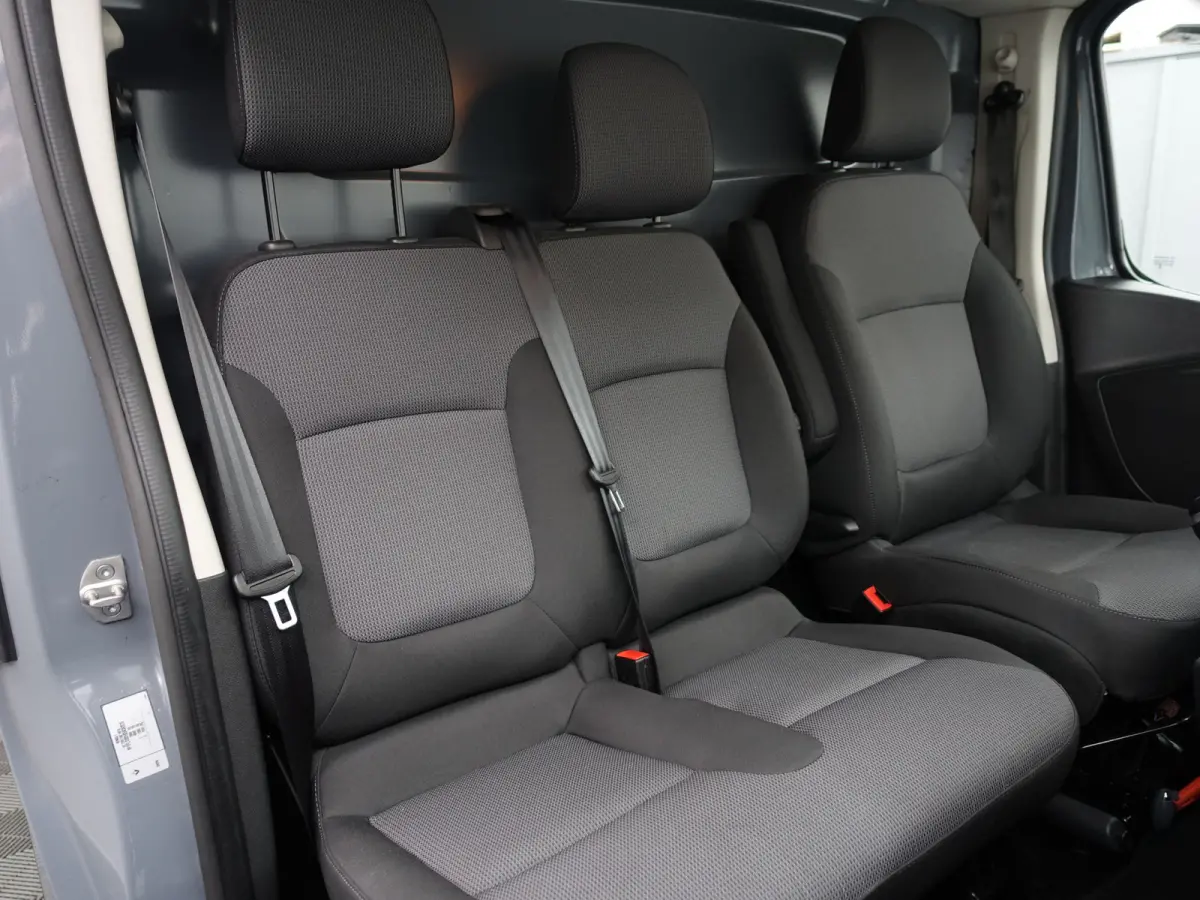 1.6 dCi Euro 6 L1 phase 2 Comfort- 3 Pers, Park Assist, Xenon Led, Cruise, Clima, Grijs Kenteken