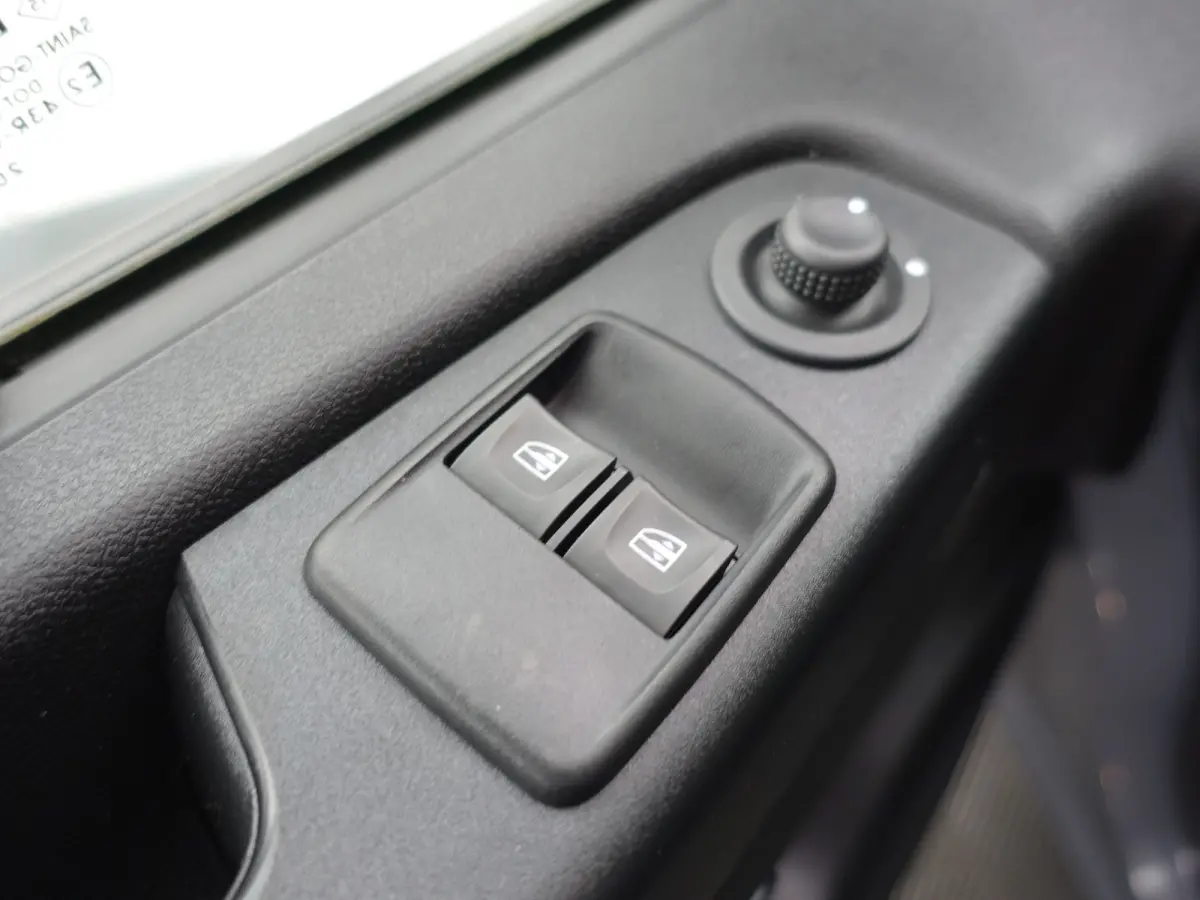 1.6 dCi Euro 6 L1 phase 2 Comfort- 3 Pers, Park Assist, Xenon Led, Cruise, Clima, Grijs Kenteken