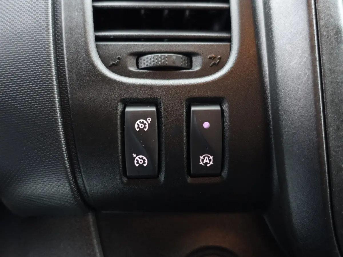 1.6 dCi Euro 6 L1 phase 2 Comfort- 3 Pers, Park Assist, Xenon Led, Cruise, Clima, Grijs Kenteken
