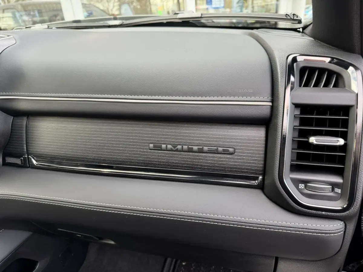 1500 4X4 5.7 V8 4x4 Crew Cab Limited,Head Up,digi dash,