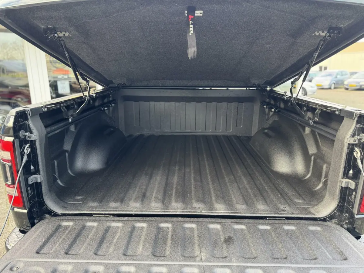 1500 4X4 5.7 V8 4x4 Crew Cab Limited,Head Up,digi dash,