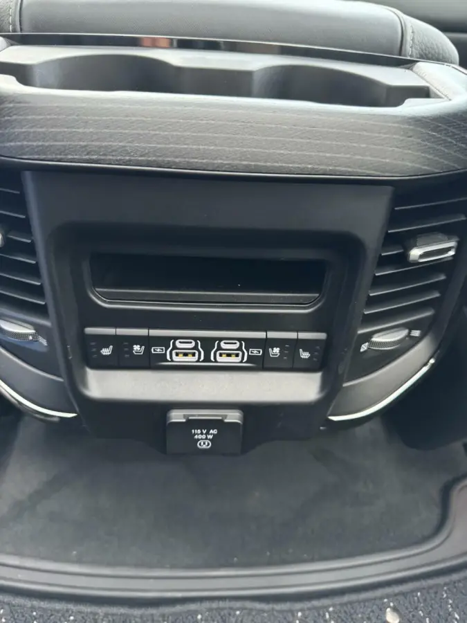 1500 4X4 5.7 V8 4x4 Crew Cab Limited,Head Up,digi dash,