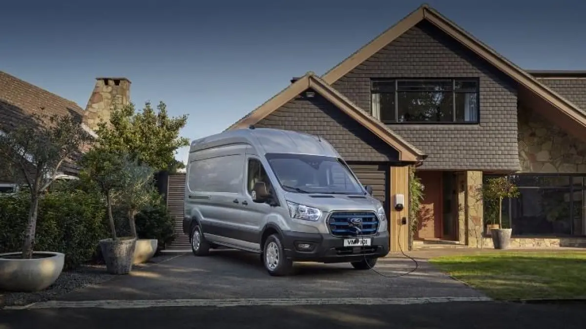 350 L2H2 Trend 68 kWh Ford E-Transit 350 68kWh L2H2 Trend | NIEUW TE BESTELLEN! | Verschillende Uitvoeringen en Opties Beschikbaar | 317 KM Rijbereik |