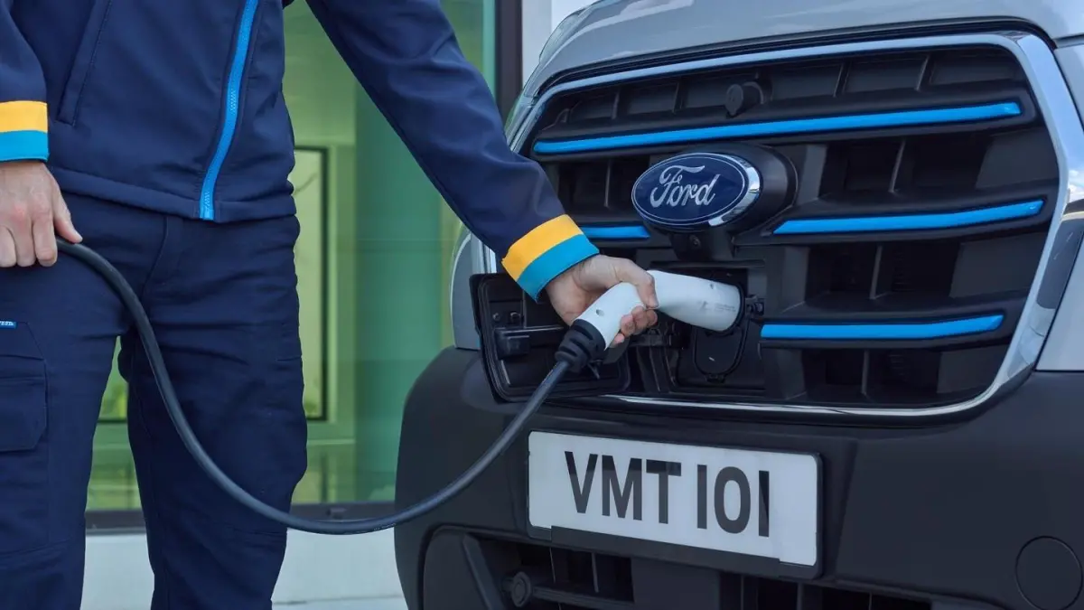 350 L2H2 Trend 68 kWh Ford E-Transit 350 68kWh L2H2 Trend | NIEUW TE BESTELLEN! | Verschillende Uitvoeringen en Opties Beschikbaar | 317 KM Rijbereik |